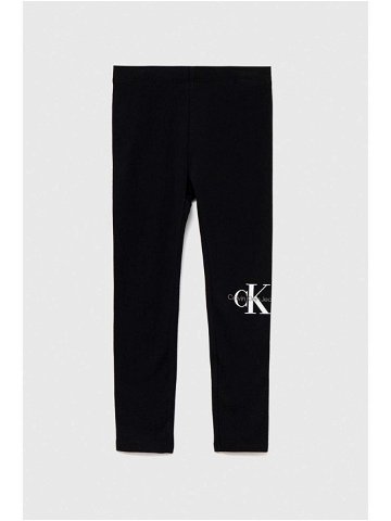 Dětské legíny Calvin Klein Jeans černá barva s potiskem