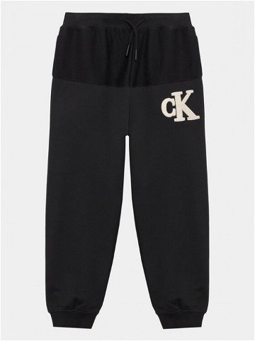Calvin Klein Jeans Teplákové kalhoty Towelling Logopack IB0IB01677 Černá Regular Fit