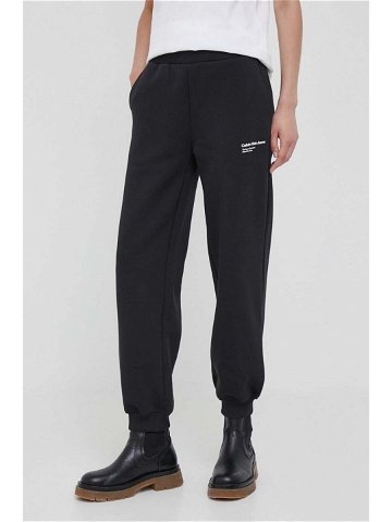 Tepláky Calvin Klein Jeans černá barva s potiskem