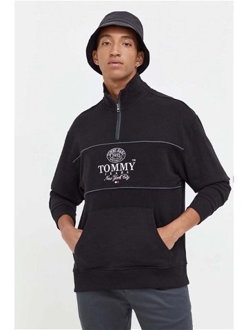Bavlněná mikina Tommy Jeans pánská černá barva s aplikací