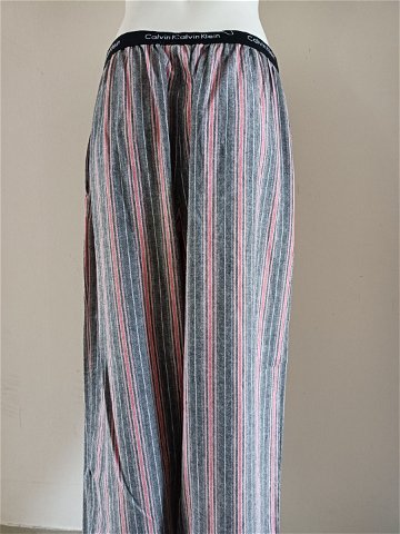 Pánské kalhoty U5010 černo-šedo-lososové – Calvin Klein L