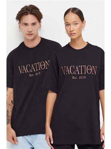 Bavlněné tričko On Vacation černá barva s aplikací