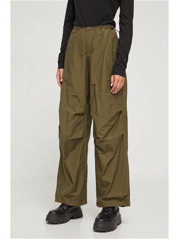 Kalhoty Tommy Jeans dámské zelená barva široké medium waist
