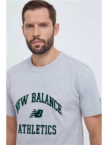 Bavlněné tričko New Balance šedá barva s aplikací