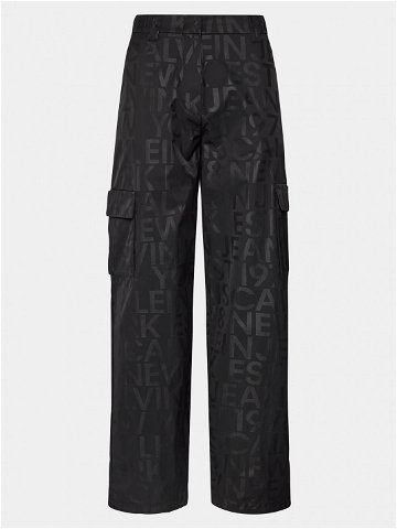 Calvin Klein Jeans Kalhoty z materiálu Loose Logo Aop Cargo Pant J20J222596 Černá Regular Fit