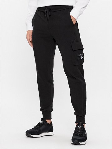Calvin Klein Jeans Teplákové kalhoty Badge J30J324683 Černá Regular Fit