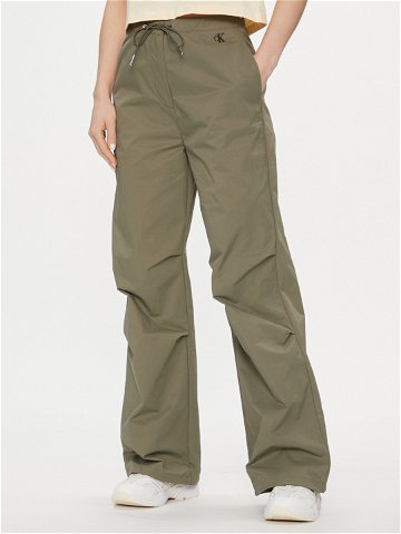 Calvin Klein Jeans Kalhoty z materiálu Parachute Pant J20J222609 Khaki Regular Fit