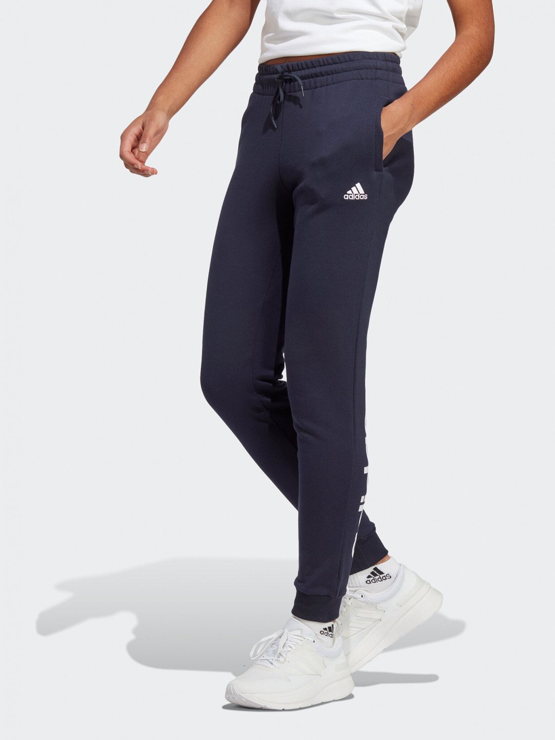 Adidas Teplákové kalhoty Essentials Linear IC6869 Tmavomodrá Slim Fit