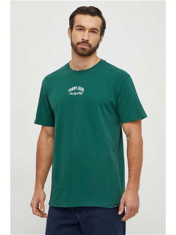 Bavlněné tričko Tommy Jeans zelená barva s aplikací DM0DM18275