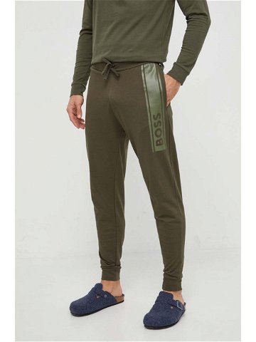 Bavlněné kalhoty BOSS zelená barva s potiskem