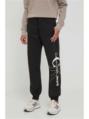 Tepláky Calvin Klein Jeans černá barva s potiskem J20J222606