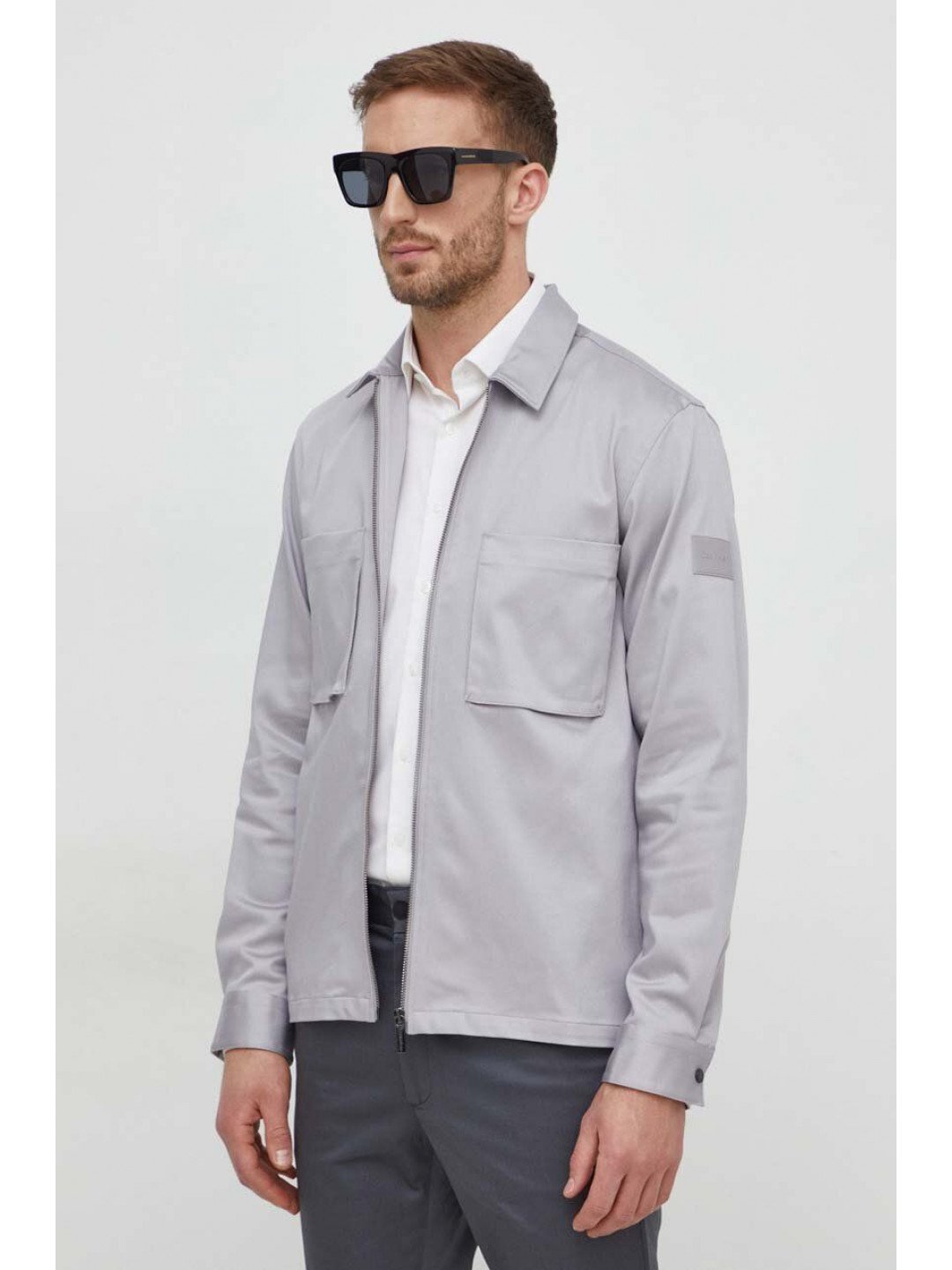 Košile Calvin Klein pánská šedá barva relaxed s klasickým límcem K10K112356
