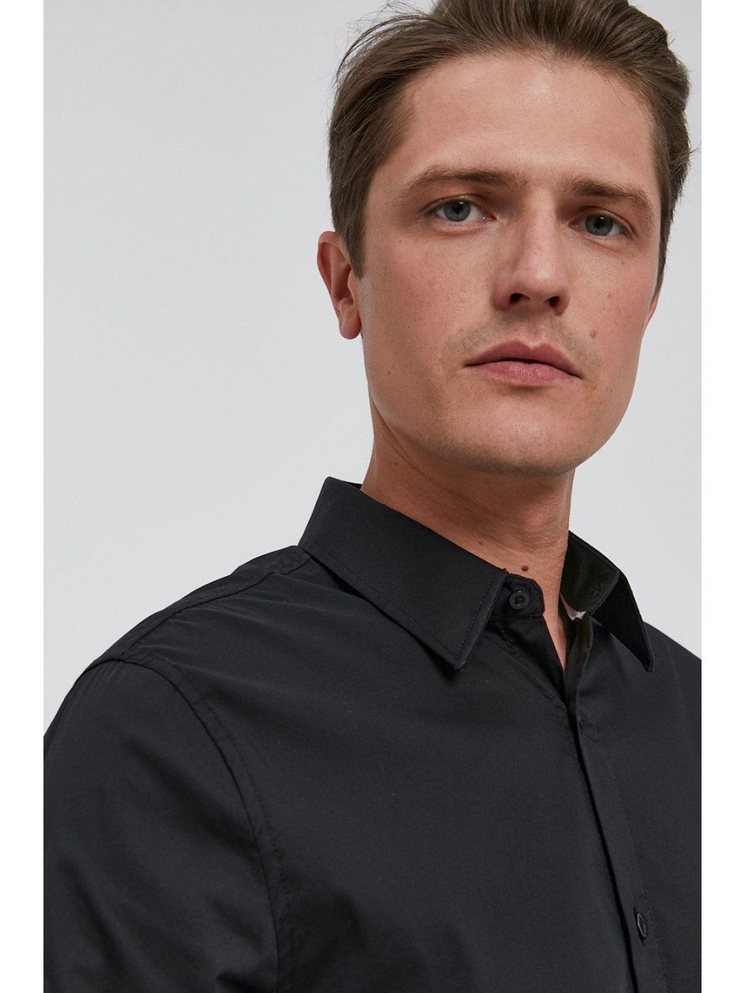 Košile Guess SUNSET pánská černá barva slim s klasickým límcem M1YH20 W7ZK1