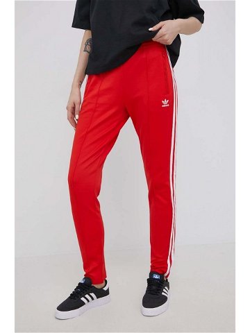 Kalhoty adidas Originals HF1992 dámské červená barva s aplikací HF1992-VIVRED