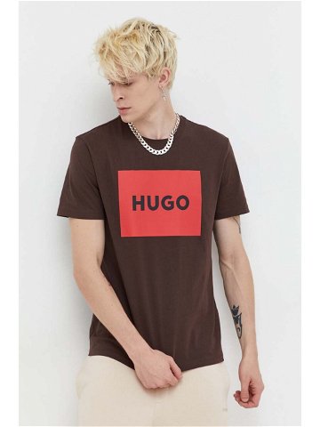 Bavlněné tričko HUGO hnědá barva s potiskem 50467952