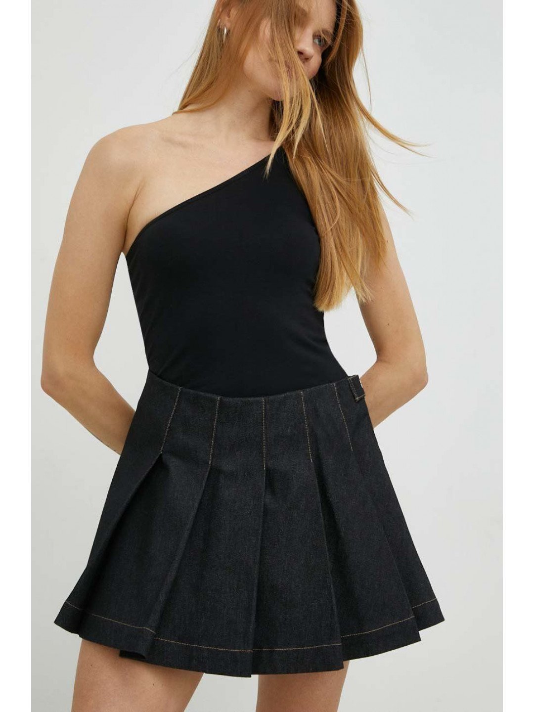 Džínová sukně Remain černá barva mini áčková