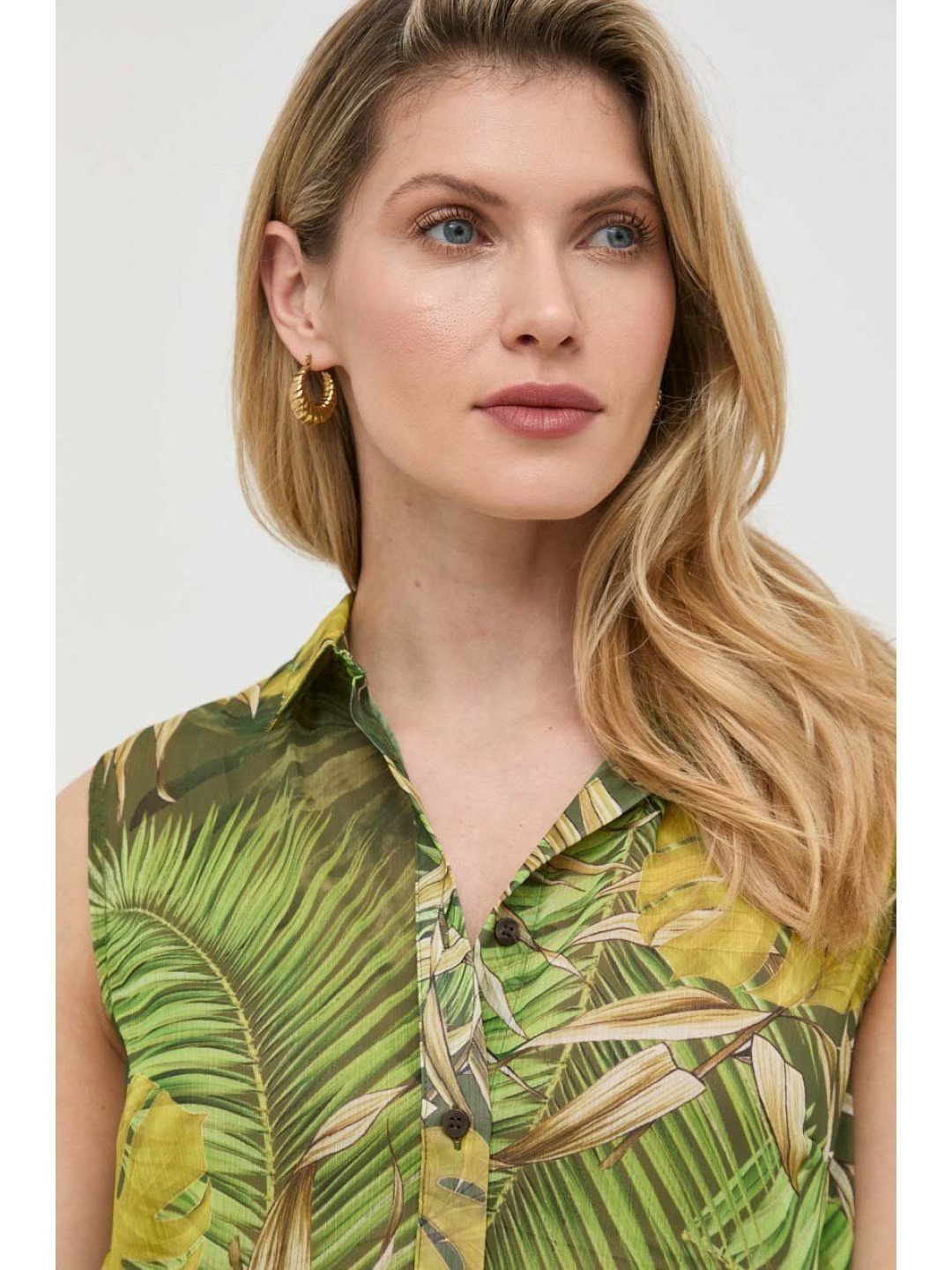 Košile Guess dámská zelená barva relaxed s klasickým límcem