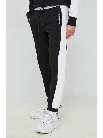 Tepláky Calvin Klein Jeans černá barva vzorované