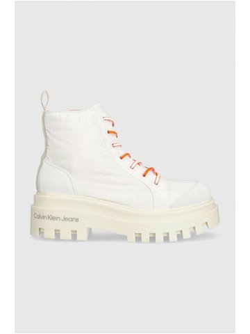Farmářky Calvin Klein Jeans TOOTHY COMBAT BOOT SOFTNY dámské bílá barva na platformě YW0YW00948
